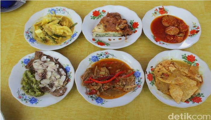 Lamak Nian! 10 Nasi Padang Legendaris di Jakarta Ada di Sini